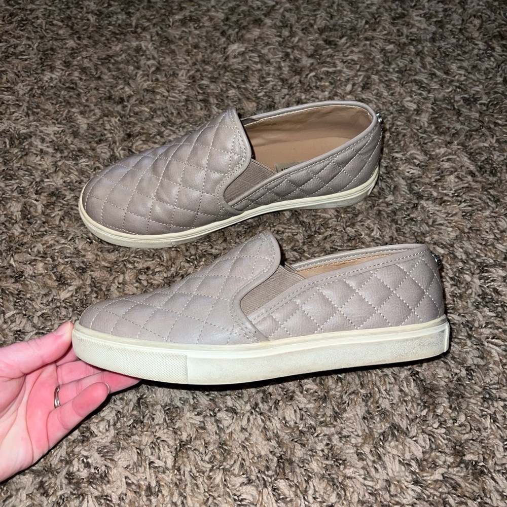 Steve Madden Cream Leather Quilted Slip On Sneakers Size 6